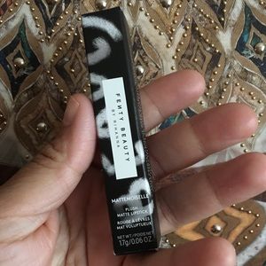 FENTY BEAUTY MATTEMOISELLE
Plush Matte Lipstick 💄